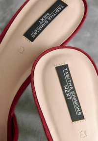 Next JOELLE BOW - Pantoletai su kulnu - red