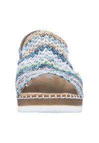 Sandalo a slip-on intrecciato con tomaia in tessuto multicolore, plantare in sughero naturale e suola in gomma bianca; presenta una fascia intrecciata e testurizzata.