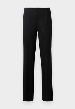 Skreddersydde svarte bukser med vertikale pinstriper, flat front, to sidelommer og rett ben-design. Laget av et glatt stoff.