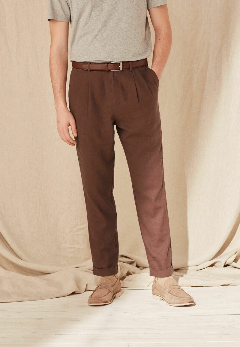 Next PLEATED FRONT TAPERED Chino brown/marrone Zalando.it