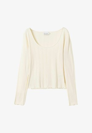 Krémový top s dlhým rukávom vyrobený z ribbed (zúbkovanej) látky, s okrúhlym výstrihom a skráteným lemom. Pozostáva z jemných volánových detailov na manžetách.