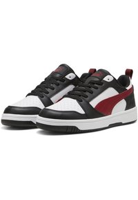 Černobílé tenisky s maroon akcentem. Vyrobené z syntetické kůže, s perforovanou špičkou, plochými tkaničkami a gumovou podrážkou.