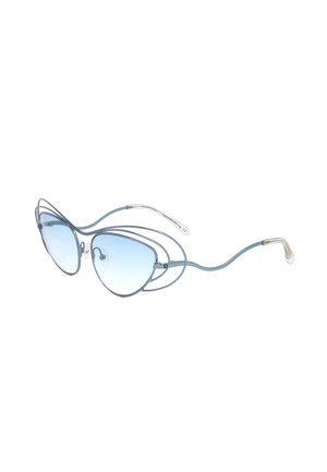 Occhiali da sole stile cat-eye con tinte blu, montatura sottile in filo metallico e doppi accenti laterali che si estendono dalle lenti alle stanghette.
