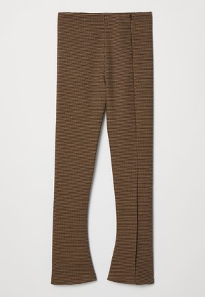 FITTED PANTS WITH SIDE AND FRONTAL SLITS  STYLED WITH TOP WITH CUTOUT - Pantaloni - brown