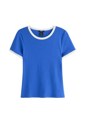 Maglietta blu a maniche corte in cotone, con scollo rotondo a costine bianco e orli delle maniche a costine. Tessuto liscio con design a tinta unita.