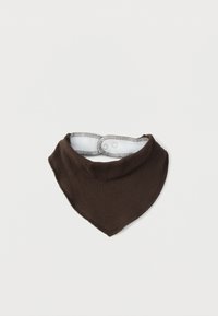 Bandana tipo babero de tela marrón acanalada con cierre de presión, que presenta una forma triangular y un forro blanco suave.