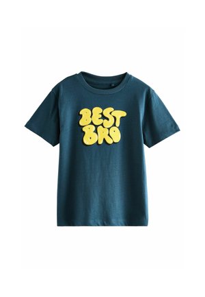 Tyrkysové bavlněné tričko s krátkými rukávy, kulatým výstřihem a velkým žlutým potiskem "BEST BRO" v bublinech.