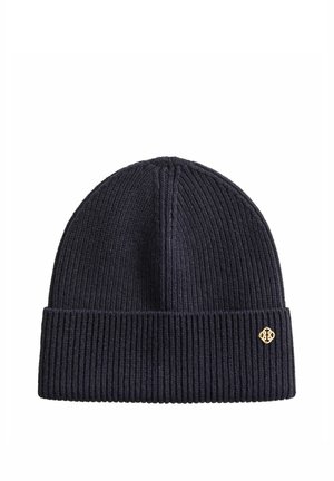 Dunkel marineblaue gerippte Strickmütze mit umgeschlagenem Bund und kleinem goldenem dekorativem Emblem auf einer Seite.