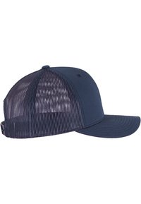 Berretto blu navy con una parte frontale solida e un retro in rete traspirante, caratterizzato da una visiera curva e un cinturino regolabile sul retro.