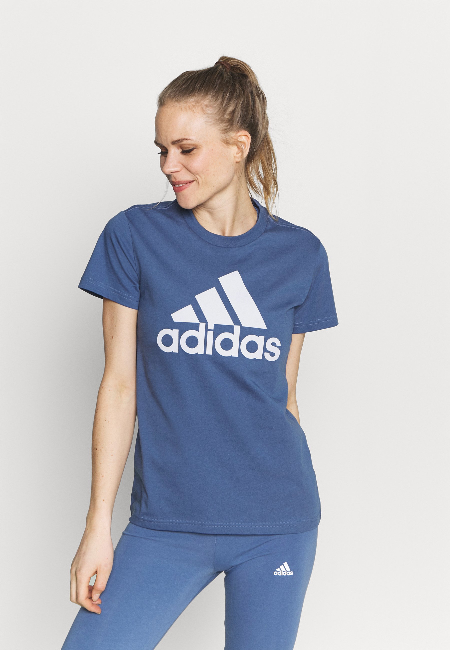 adidas Women Designed To Move AEROREADY T-shirt Dames Blauw | Bestel online  » Intersport.nl