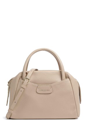 Borsa a mano in pelle beige con forma strutturata, doppio manico superiore e tracolla rimovibile. Caratterizzata da un accento del logo in tonalità oro e dettagli con zip.