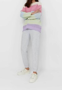 Stradivarius Sweter
