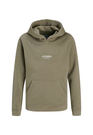 Olivi vihreä huppari pehmeästä kankaasta, jossa on edessä kenguru-tasku ja kiristettävä huppu, rintataskussa "JJ Studios" -logo.