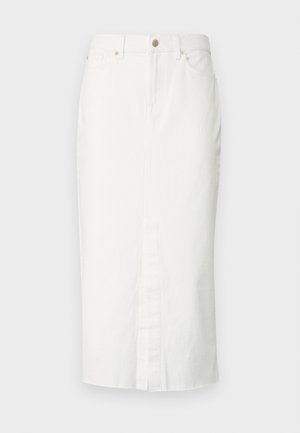 Jupe midi en denim blanc avec une fente avant, design à cinq poches, passants de ceinture et fermeture à bouton en métal. Texture lisse, design décontracté.