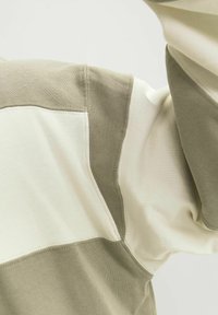 Jack & Jones JORBUSHWICK BLOCK CREW NECK - Sudadera - silver sage