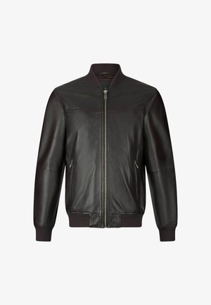 Tmavo hnedá kožená bomber bunda s predným zipsom, rebrovaným golierom a manžetami. Má dve bočné vrecká a hladkú textúru.