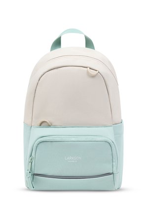 Beige en lichtblauwe Larkson Hamburg rugzak met een voorvak met ritssluiting, bovenhandvat en afgerond bovenontwerp, afgebeeld op een witte achtergrond.