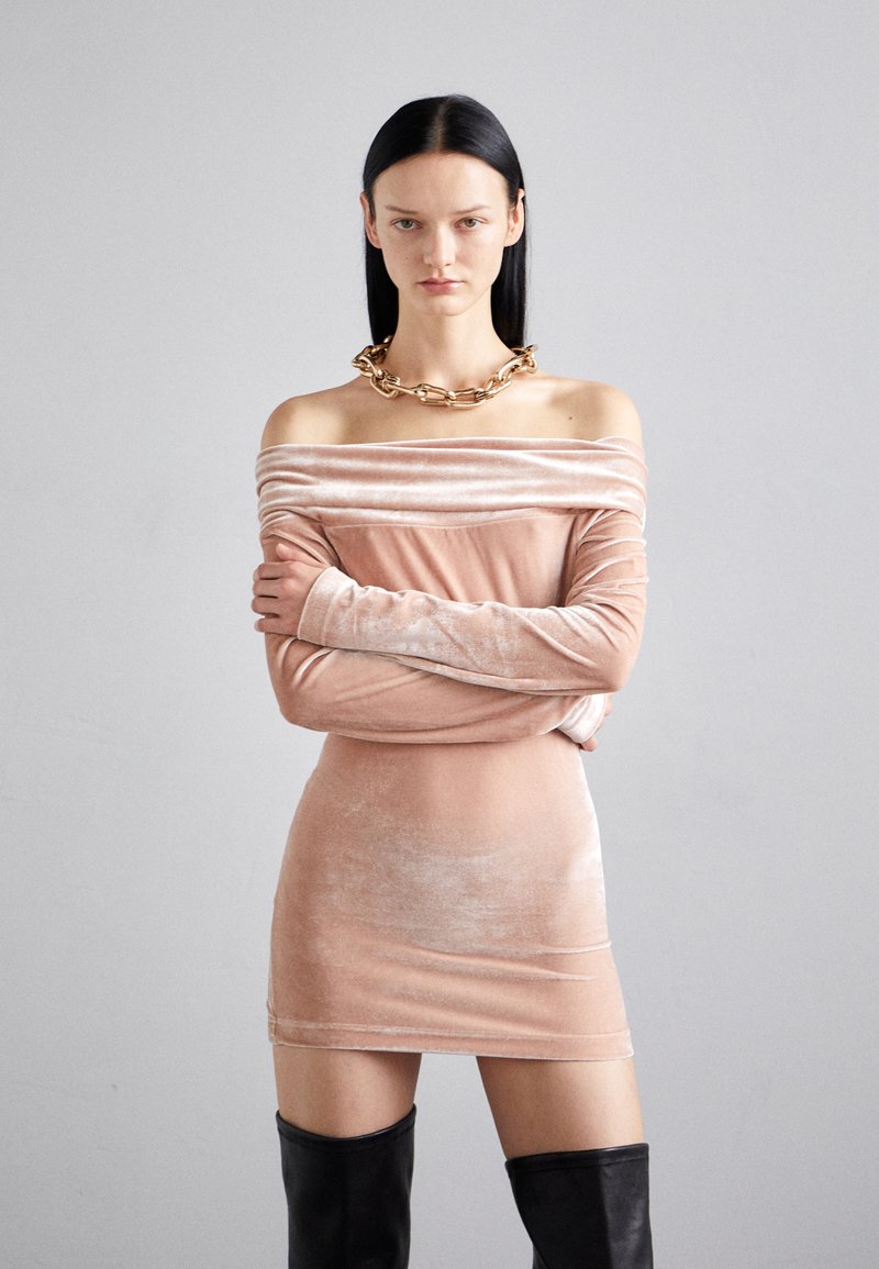 GmbH OFF SHOULDER MINI DRESS - Kokteilikleit/peokleit - rose