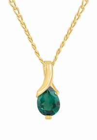 Collar de cadena de oro con una gema de esmeralda en forma de lágrima, engaste de oro liso y diseño intrincado de cadena torcida.