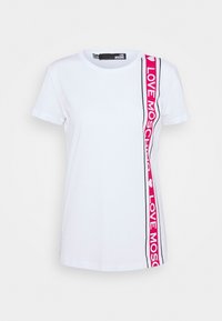 Vit bomulls T-shirt med ett djärvt rosa och svart "LOVE MOSCHINO" grafiskt rand som går ner längs ena sidan. Korta ärmar, rondehalsdesign.