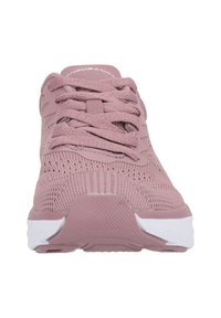 Rosa träningsskor med överdel i stickad materia, strukturerat mönster och platta snörningar. Har en vit sula och vadderad krage för stöd.