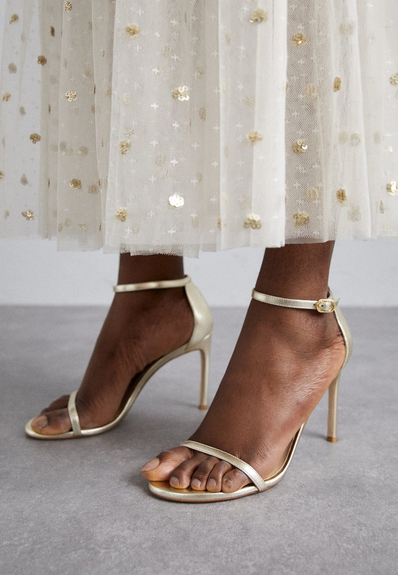 Stuart Weitzman - NUDISTSONG - Sandaler - light gold, Forstør