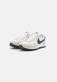 Nike Sportswear AIR PEGASUS 83 - Sapatilhas - sail/black/white
