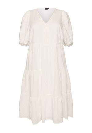 Hvid midi-kjole med pufærmer, V-halsudskæring, blondekant på ærmer og krop, lagdelt nederdel og diskret prikmønster på stoffet.