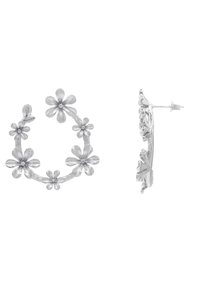 Orecchini ad anello floreali in argento con un design circolare che presenta cinque fiori texturizzati e una chiusura posteriore sicura.