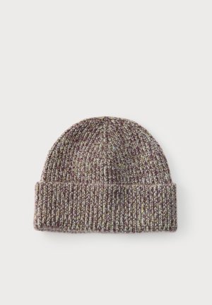Bonnet d'hiver tricoté avec revers plié dans un mélange de fils multicolores violet, vert et beige.