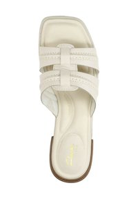 Infradito in pelle bianca con multiple cinghie, punta quadrata, soletta imbottita e tacco in legno chiaro. Nessun motivo o accentuazione evidente.