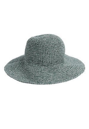 Chapeau de soleil à large bord en paille tissée gris clair, avec une calotte arrondie, conçu pour la protection solaire.