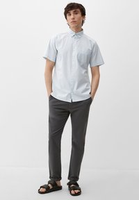 s.Oliver KURZARM MIT BUTTON-DOWN-KRAGEN - Hemd - blassblau