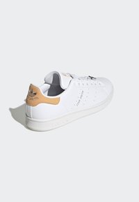adidas Originals STAN SMITH  - Treniņu apavi - white