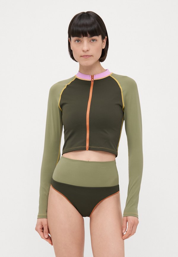 THE CONTOUR RASHGUARD - Bikini top - imbibe