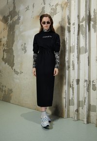 Nike Sportswear AIR HUARACHE - Sapatilhas - aura/summit white/ocean cube/black