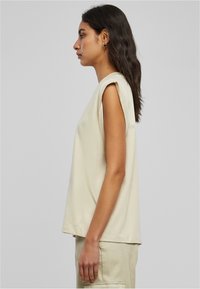Urban Classics T-shirts - softseagrass