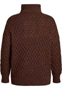 Bruine gebreide trui met een hoge kraag, voorzien van een gestructureerd ruitpatroon en geribde manchetten en zoom, gemaakt van zacht garen.