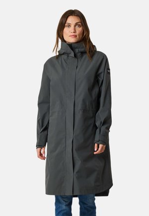 Grau wasserdichte Regenjacke mit hohem Kragen, langen Ärmeln, vorderem Reißverschluss und seitlichen Taschen. Glatte Textur, knielanges Design.