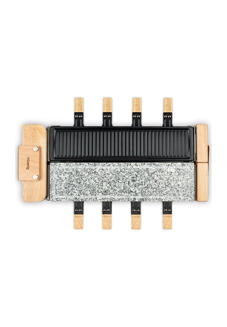 Appareil de grill rectangulaire noir et gris avec des poignées en bois, doté d'une surface striée et de cinq pinces en bois pour maintenir les aliments.