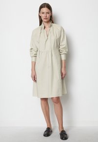 Marc O'Polo KNIELANGES  - Freizeitkleid - stone grey