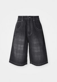 Shorts din denim negri cu picioare largi, având un model subtil de carouri, închidere cu un nasture în față și două buzunare frontale cu detalii de cusătură albă.