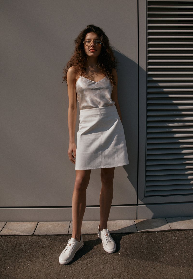 clarks maui trainers