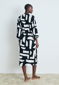 Triumph BEACH MYWEAR TUNIC ROBE - Dodaci za plažu - white