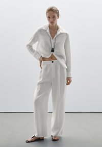 Massimo Dutti OPEN COLLAR LONG SLEEVE - Skjortebluser - white