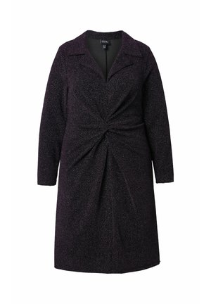 Robe à manches longues en tissu violet foncé avec un subtil éclat, présentant un détail de nœud à la taille et un design de col classique.