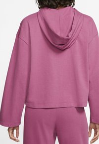 Roze cropped hoodie met een trekkoordhoed en lange mouwen. Gemaakt van zachtestof met een comfortabele pasvorm, met een gladde textuur en zonder patronen.