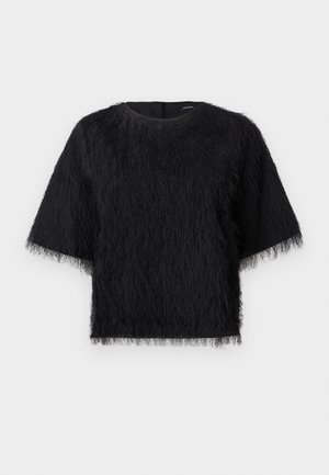 Melns kropēts tops ar teksturētu, pūkainu virsmu. Aprīkots ar apaļu kakla izgriezumu un īsām piedurknēm, izceļot vaļīgu piegriezumu un mīkstu izskatu.