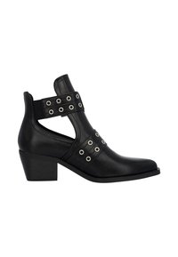 Botas de tobillo de cuero negro con diseño cortado, con ojales plateados y correas elásticas. Punta cuadrada y tacón cuadrado.
