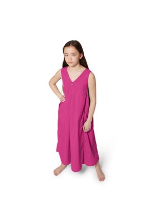 Robe longue sans manches rose avec un décolleté en V, dotée de poches et d'une coupe décontractée, fabriquée en tissu léger et doux.